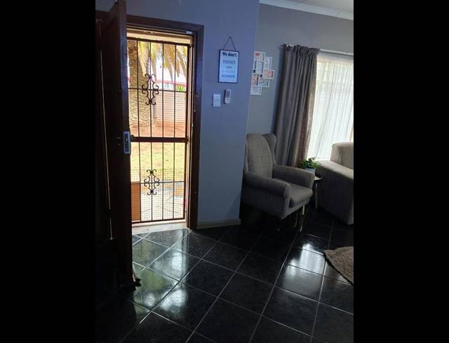 3 BEDROOM PROPERTY TO RENT IN HELIKONPARK